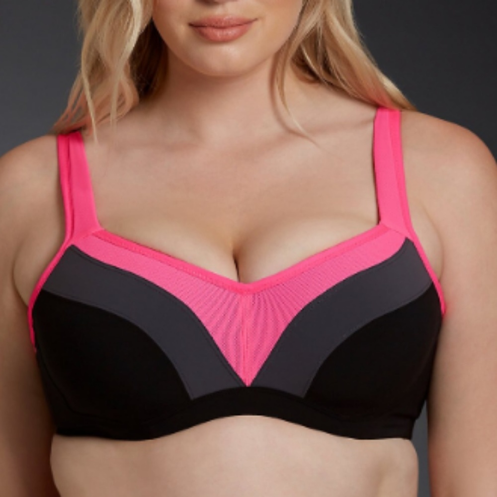 TORRID sports bra w/ underwire
